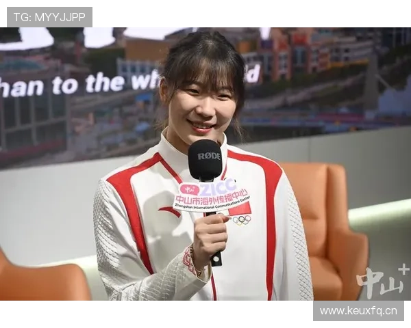 陈艺文赛场上严肃得像换了一个人，私下居然爱买鬼畜周边，一套衣服够我换季了！